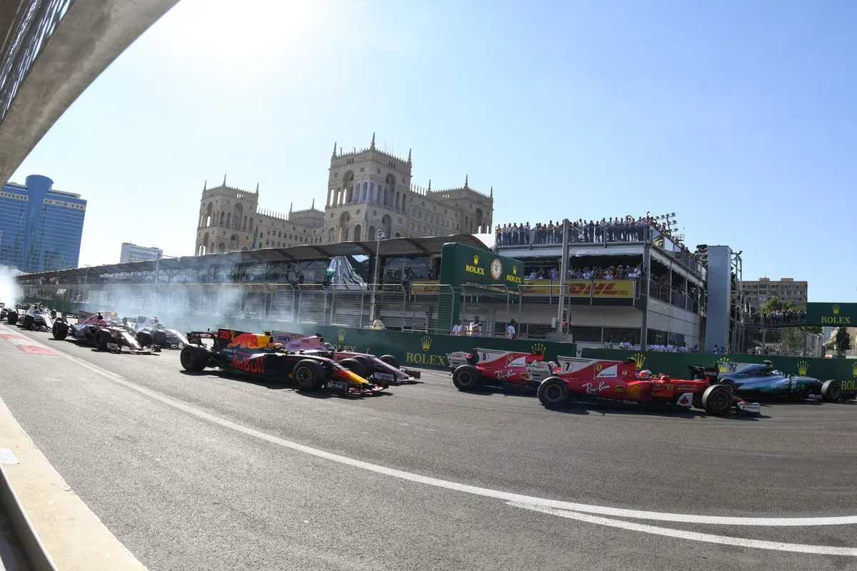 F1, GP Azerbaijan 2017: Hamilton e Vettel, tra i due litiganti Ricciardo gode  (24)