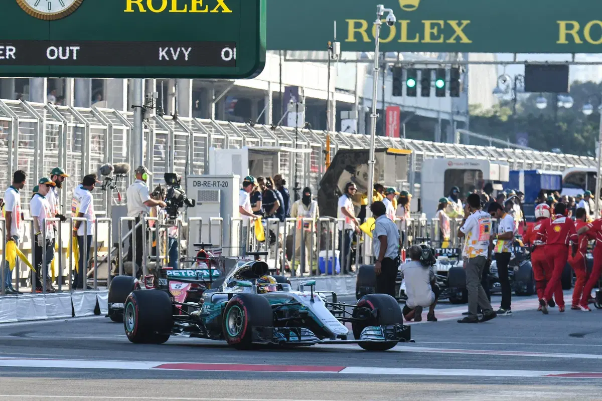 F1, GP Azerbaijan 2017: Hamilton e Vettel, tra i due litiganti Ricciardo gode  (30)