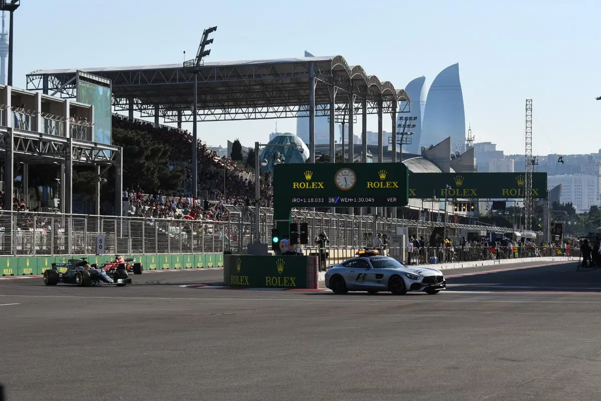 F1, GP Azerbaijan 2017: Hamilton e Vettel, tra i due litiganti Ricciardo gode  (35)