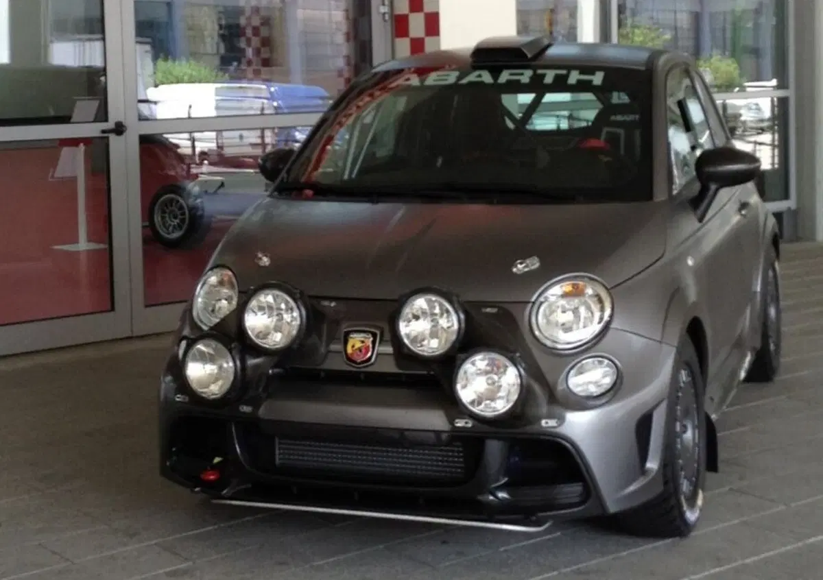 Abarth 695 Biposto R, apripista del Rally d'Italia-Sardegna 2015