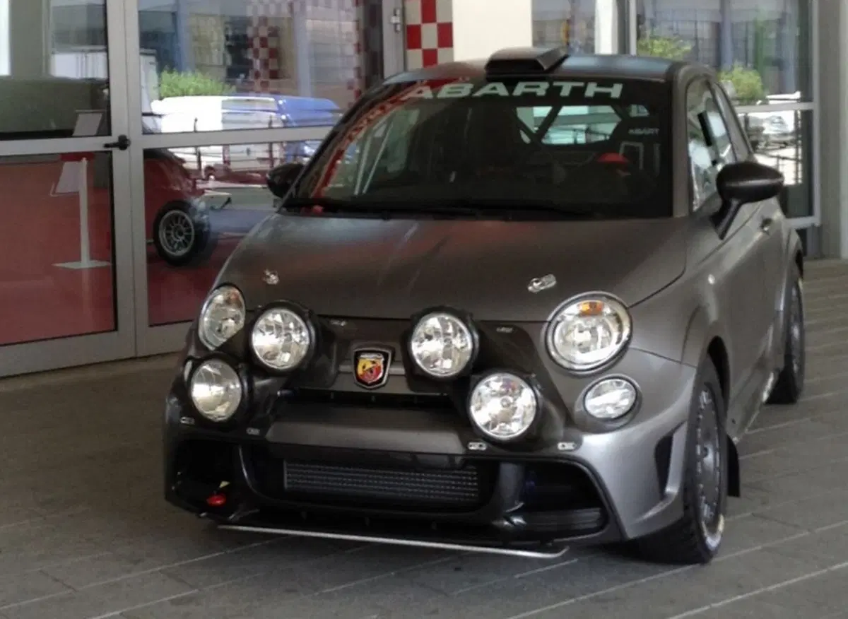 Abarth 695 Biposto R, apripista del Rally d'Italia-Sardegna 2015