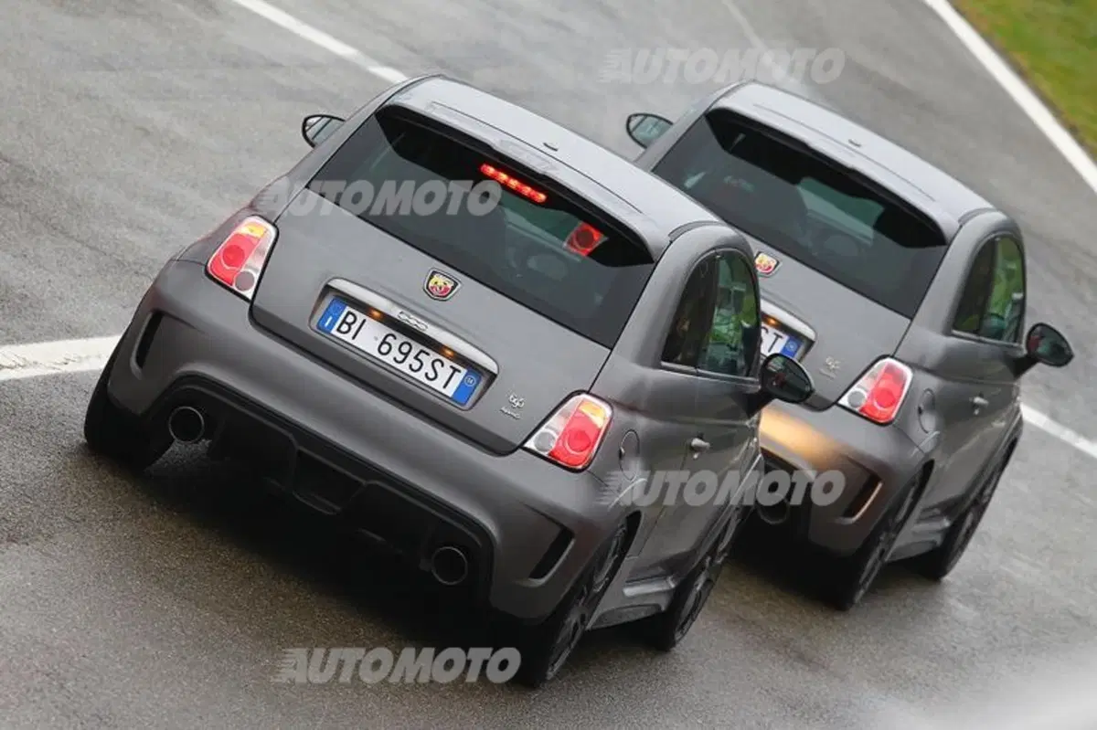 Abarth 695 Biposto R, apripista del Rally d'Italia-Sardegna 2015 (9)