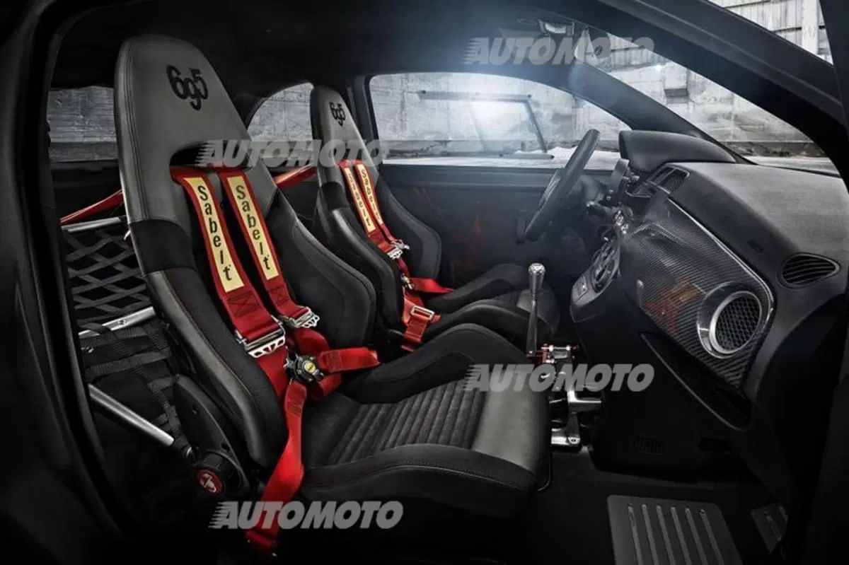 Abarth 695 Biposto R, apripista del Rally d'Italia-Sardegna 2015 (16)