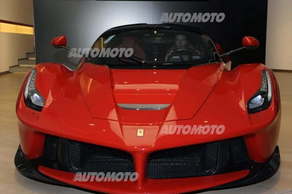 Keanu Reeves visita la Ferrari: «E' un sogno» (7)