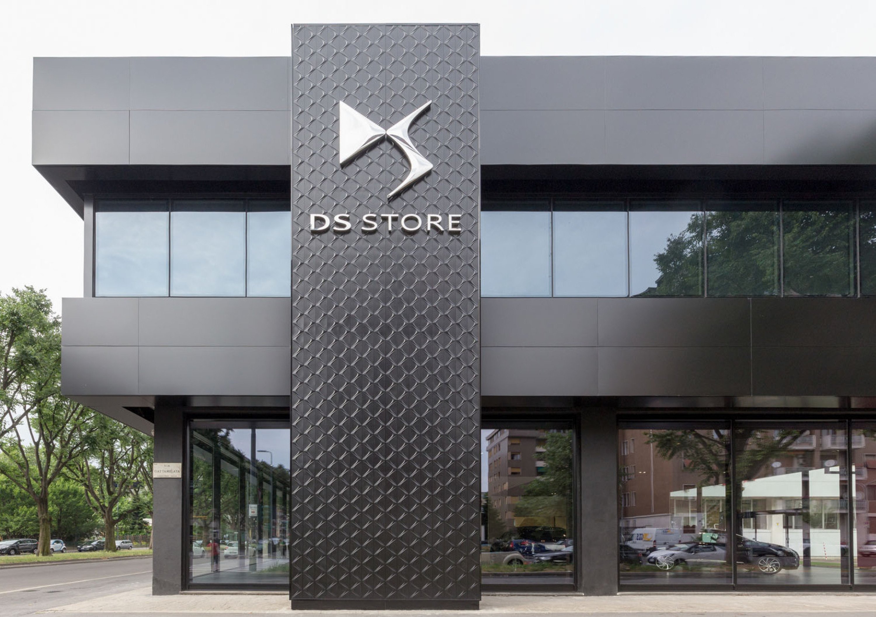 DS Store: a Milano il primo salone del marchio di lusso francese