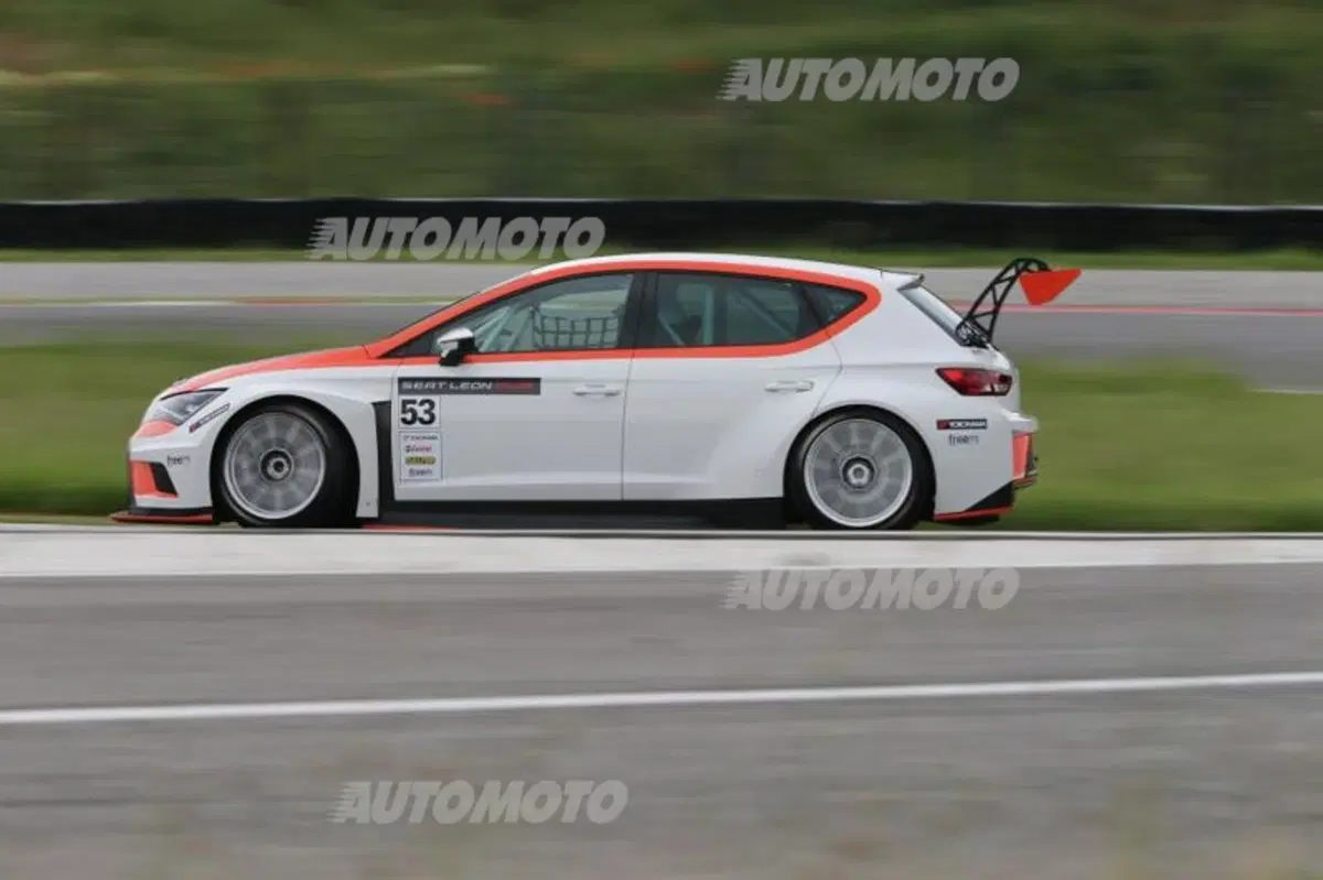 Seat Leon: Racing Inside (30)