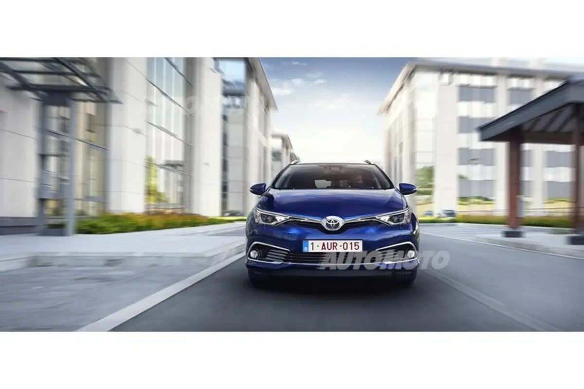 Toyota Auris restyling (2)