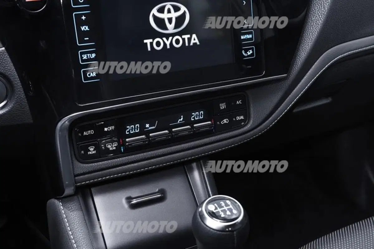 Toyota Auris restyling (25)