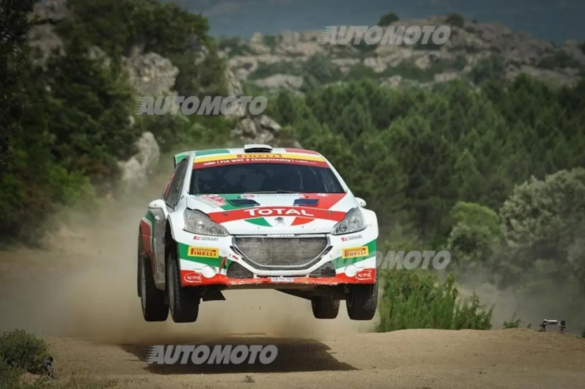 WRC Italia Sardegna. 208T16-Live. «Una montagna all’improvviso in mezzo alla pista!» (5)