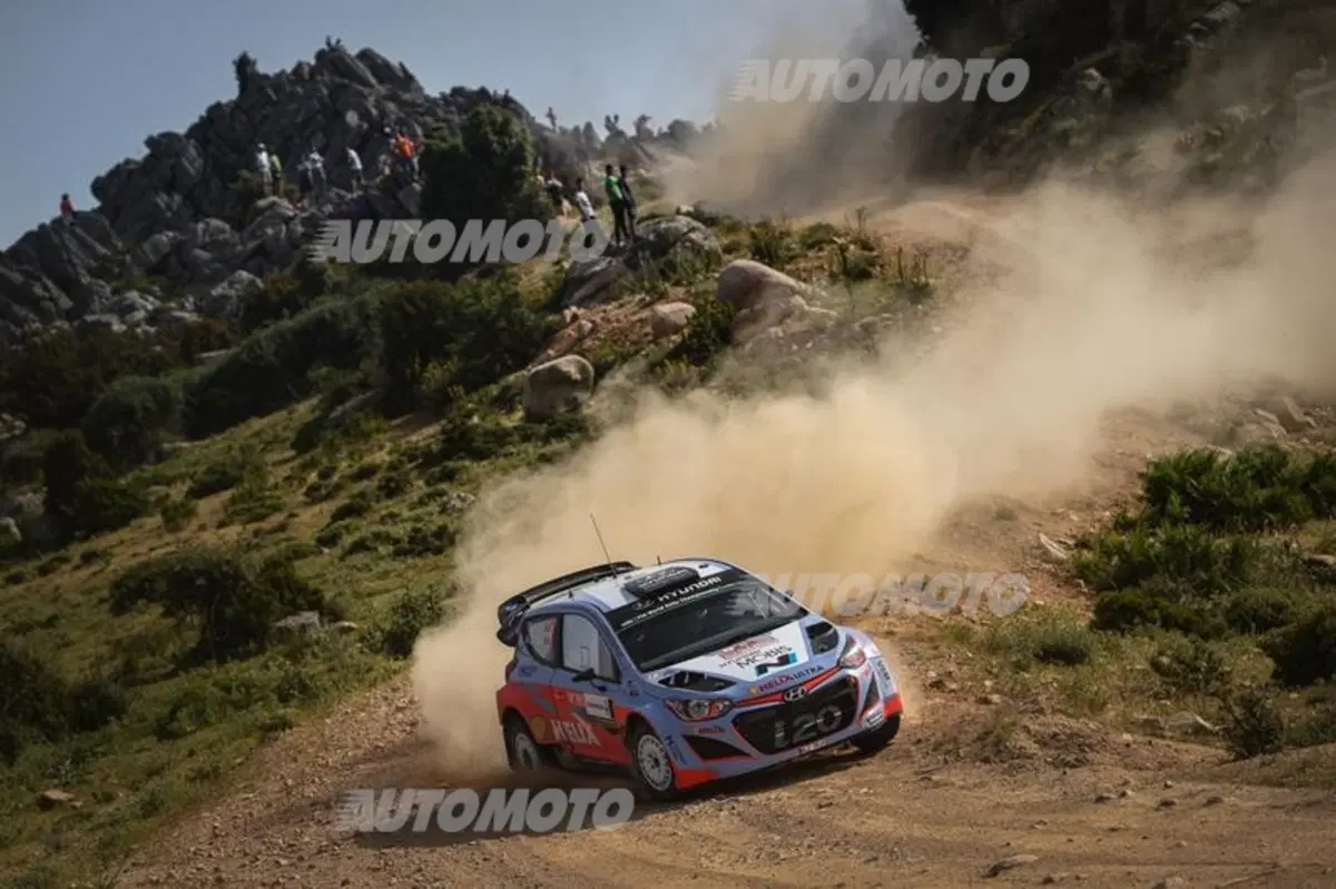 WRC Italia Sardegna. Ogier (VW) vittoria e autografo (21)