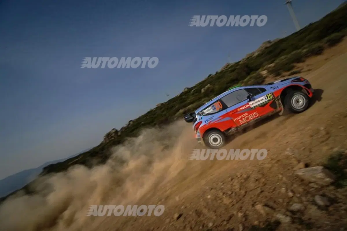 WRC Italia Sardegna. Ogier (VW) vittoria e autografo (27)