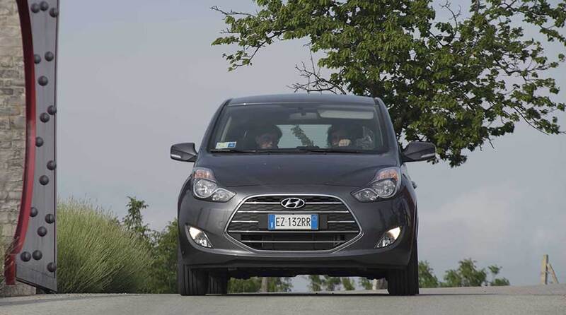 Hyundai Genesis, i40, i30 Turbo, i20 Coup&eacute; e ix20