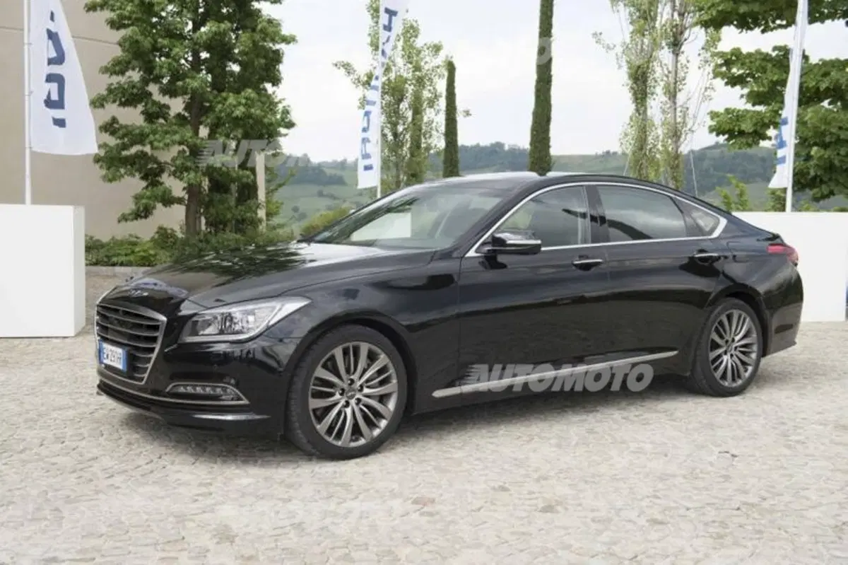 Hyundai Genesis, i40, i30 Turbo, i20 Coupé e ix20 (5)