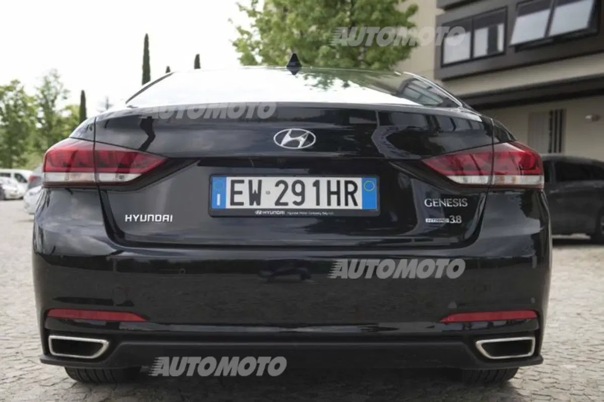 Hyundai Genesis, i40, i30 Turbo, i20 Coupé e ix20 (6)