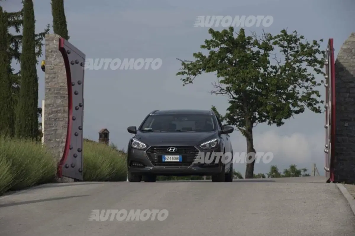 Hyundai Genesis, i40, i30 Turbo, i20 Coupé e ix20 (23)