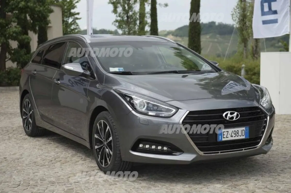 Hyundai Genesis, i40, i30 Turbo, i20 Coupé e ix20 (24)