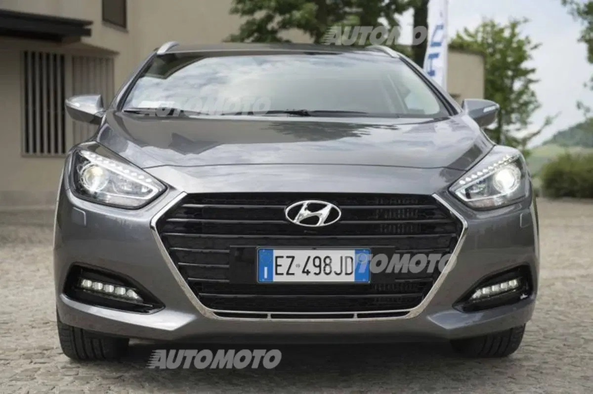 Hyundai Genesis, i40, i30 Turbo, i20 Coupé e ix20 (25)