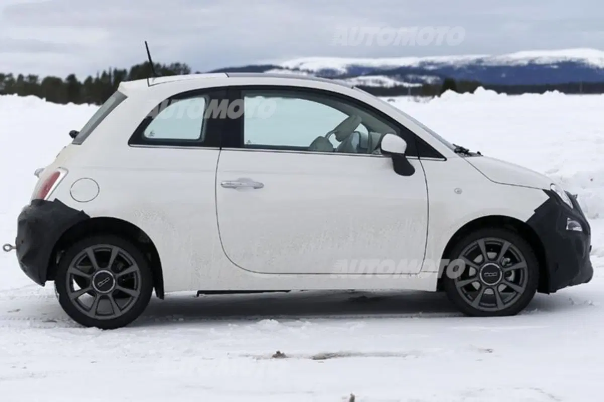 Fiat 500 restyling: ecco in anteprima la nuova plancia (4)