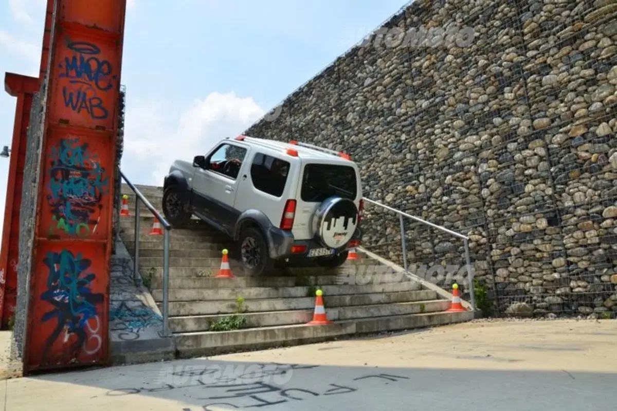 Suzuki Jimny Street (11)