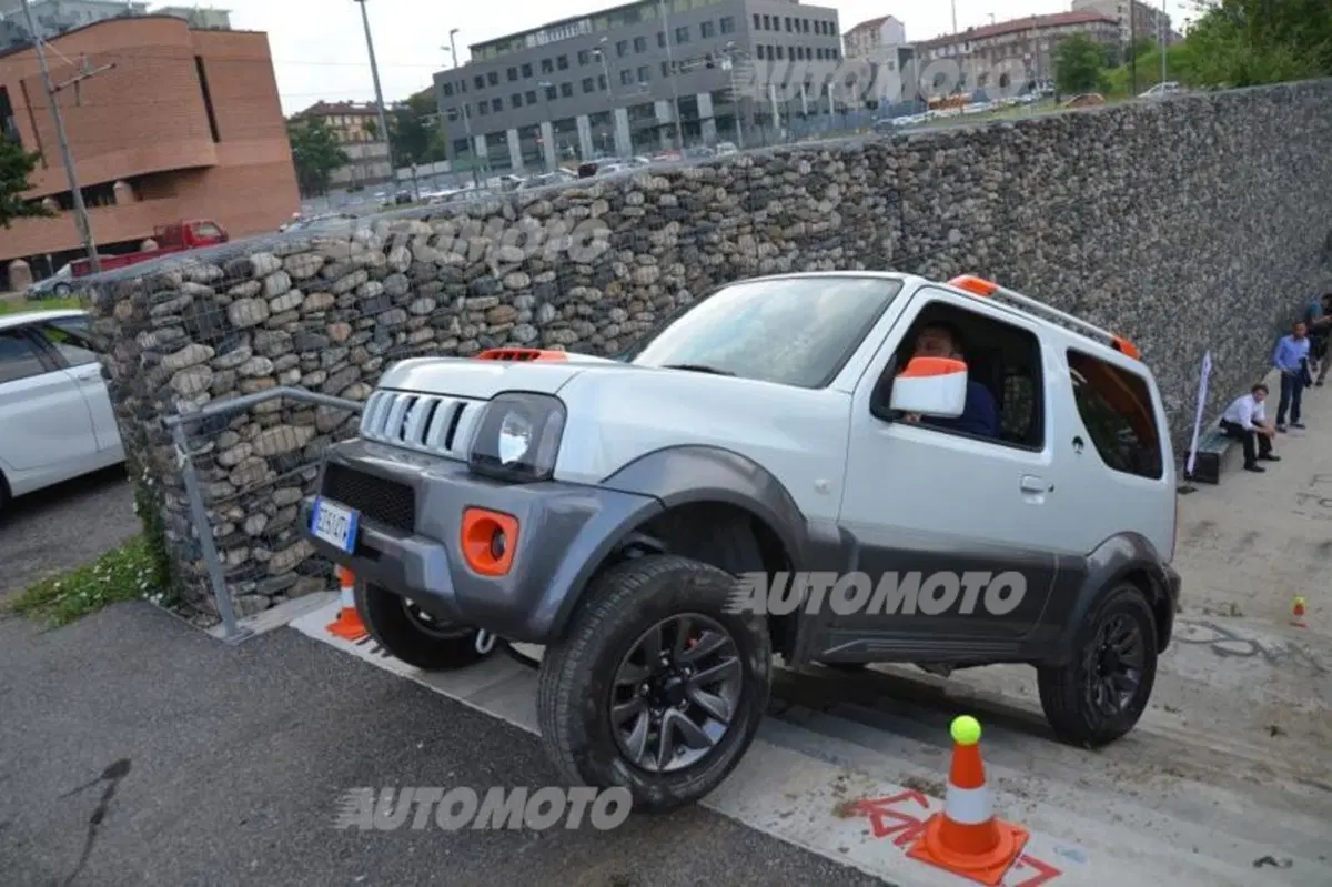 Suzuki Jimny Street (12)