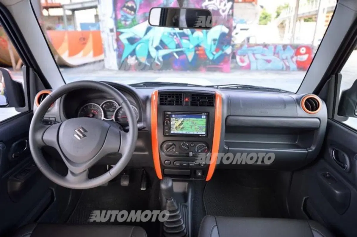 Suzuki Jimny Street (31)
