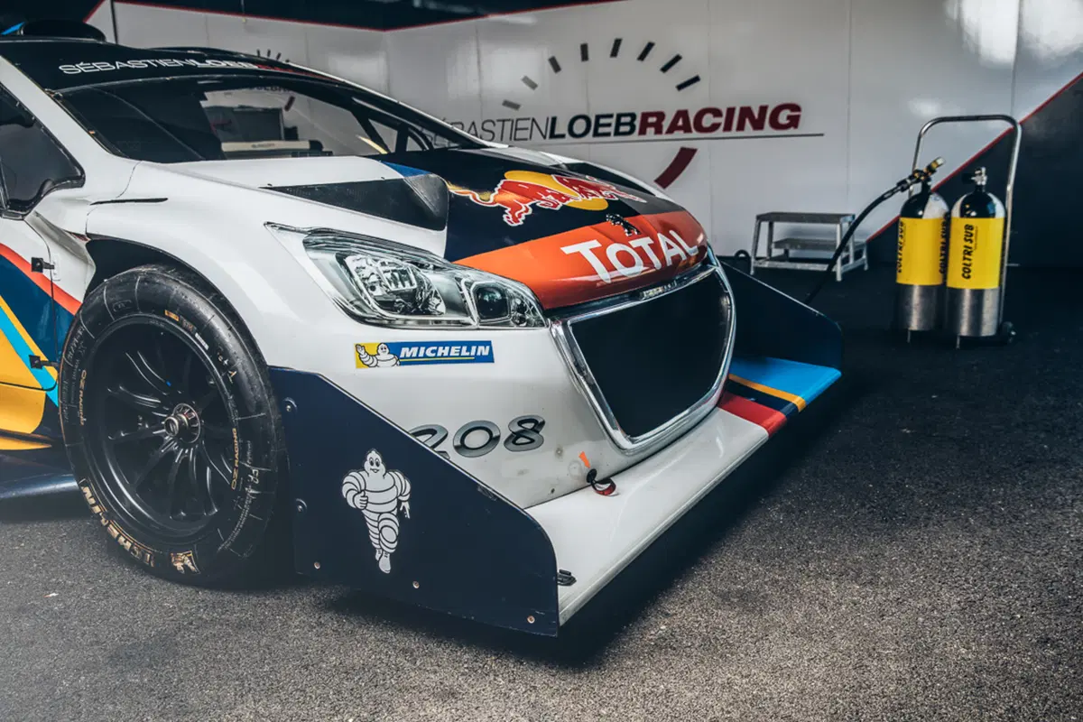 Sebastien Loeb si regala la “sua” Peugeot 208T16 Pikes Peak (3)