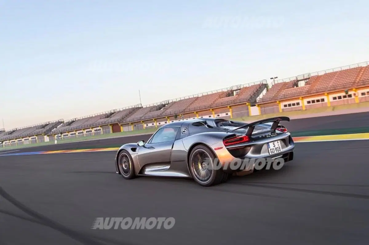 Porsche: dietro al trionfo a Le Mans si nascondono le supercar di domani (14)