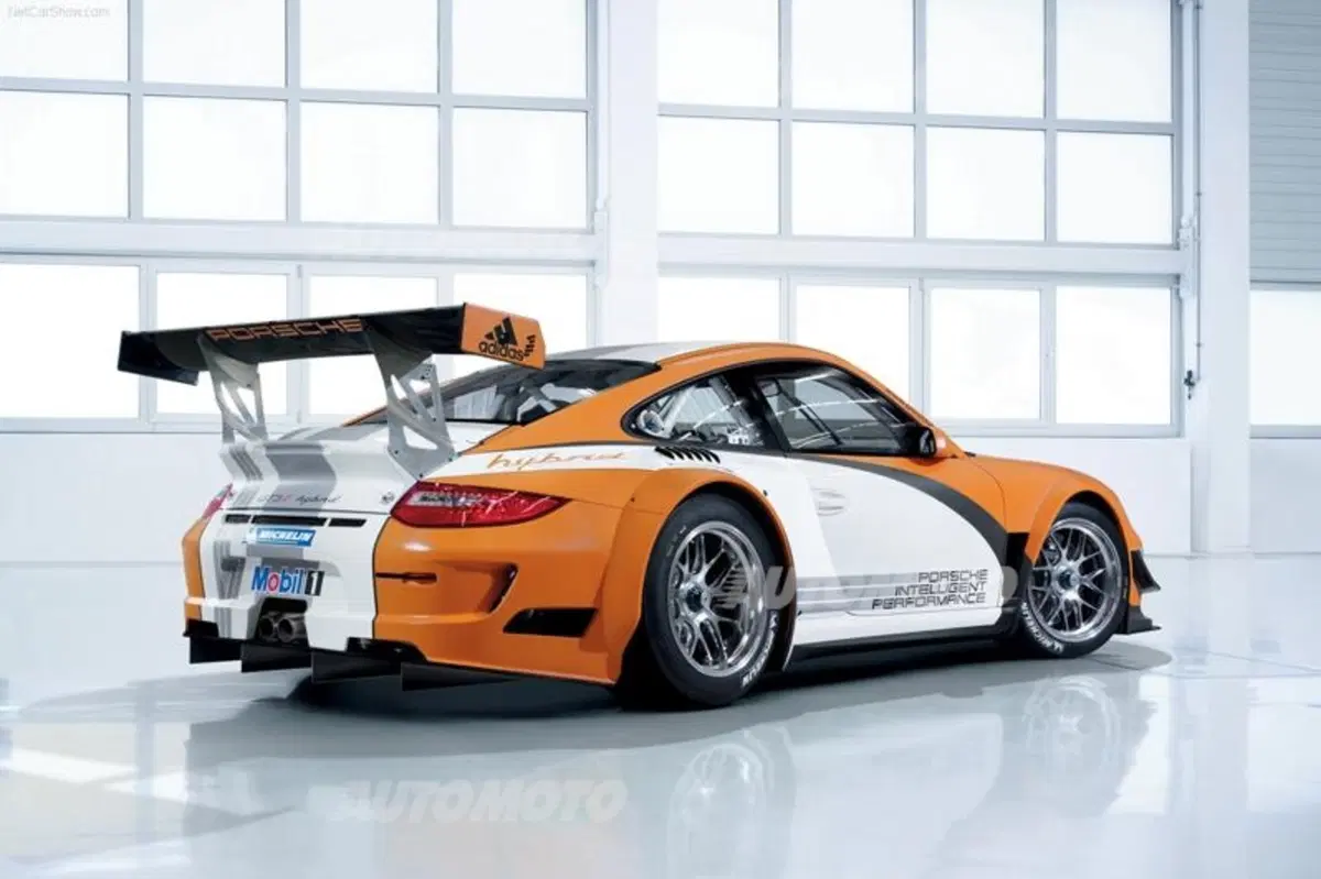 Porsche: dietro al trionfo a Le Mans si nascondono le supercar di domani (28)
