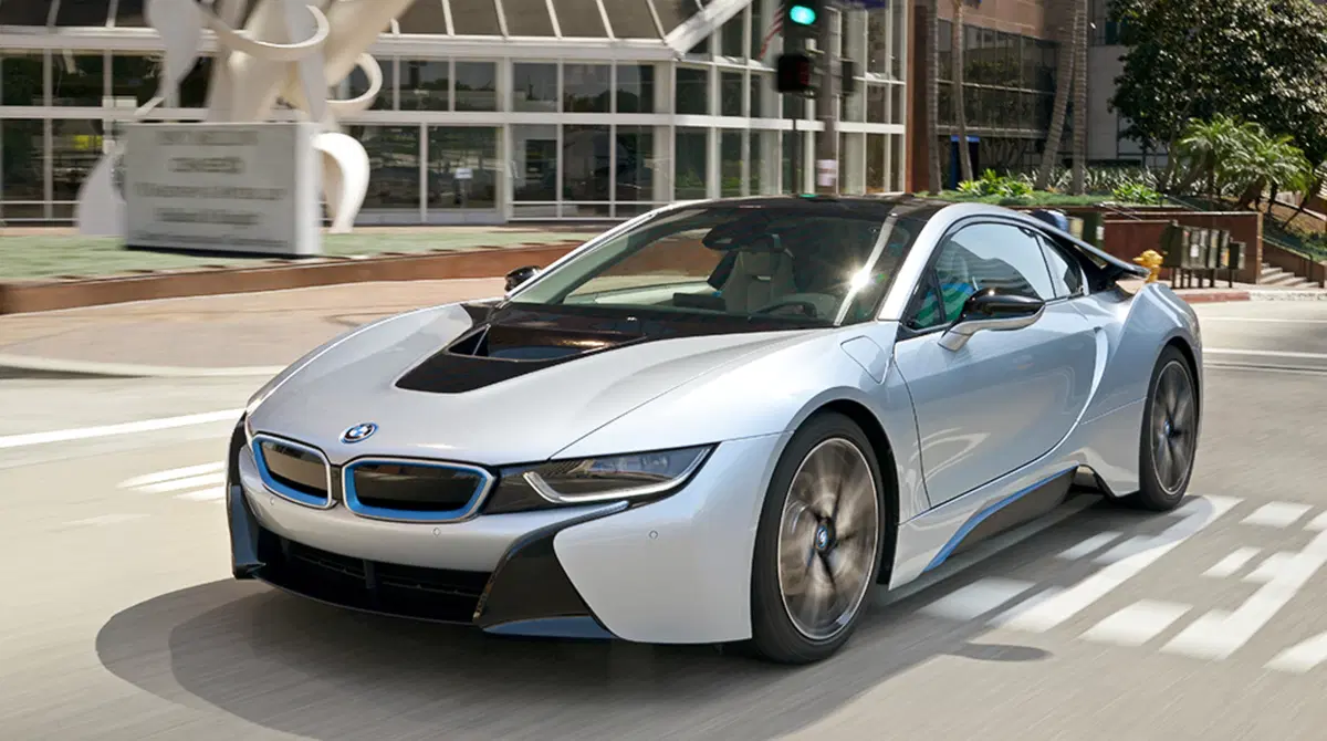 BMW, il 3 cilindri della i8 è Motore del'Anno 2015