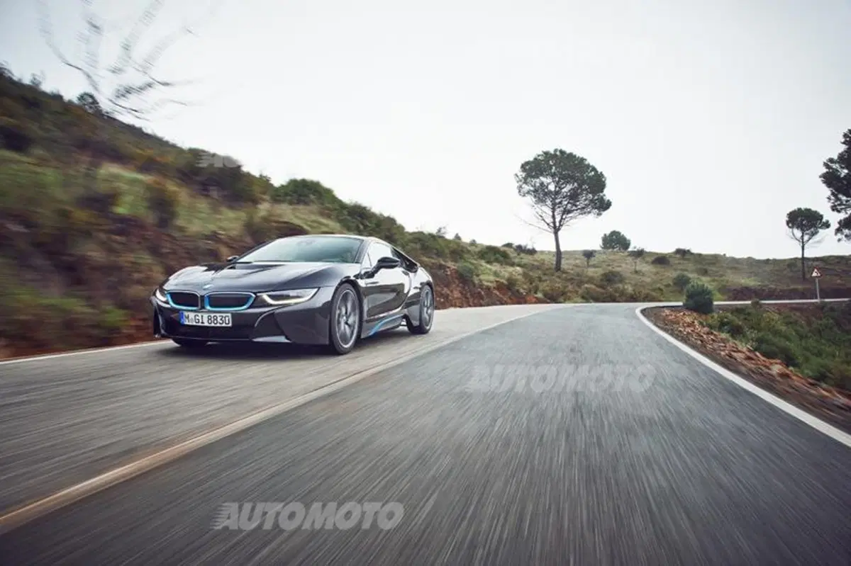 BMW, il 3 cilindri della i8 è Motore del'Anno 2015 (7)