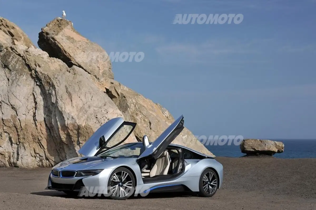 BMW, il 3 cilindri della i8 è Motore del'Anno 2015 (10)