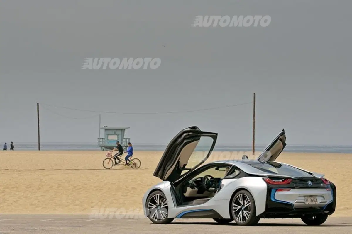 BMW, il 3 cilindri della i8 è Motore del'Anno 2015 (13)