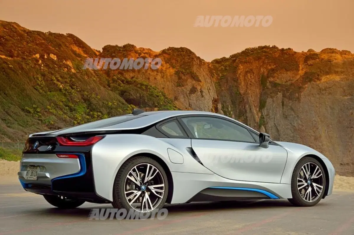 BMW, il 3 cilindri della i8 è Motore del'Anno 2015 (14)