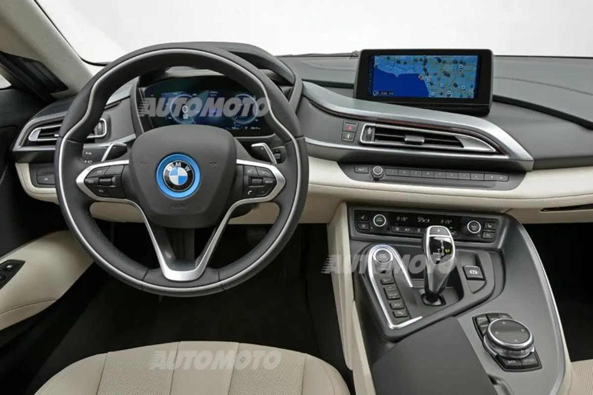 BMW, il 3 cilindri della i8 è Motore del'Anno 2015 (18)