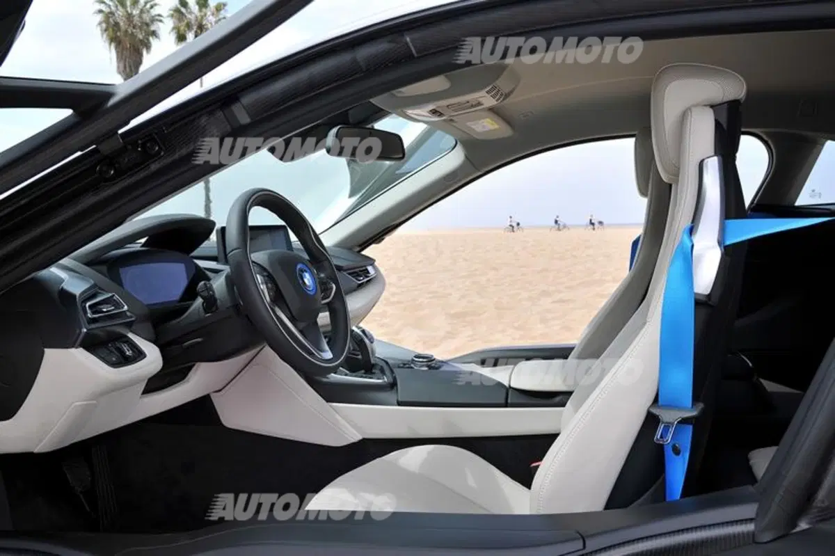 BMW, il 3 cilindri della i8 è Motore del'Anno 2015 (21)