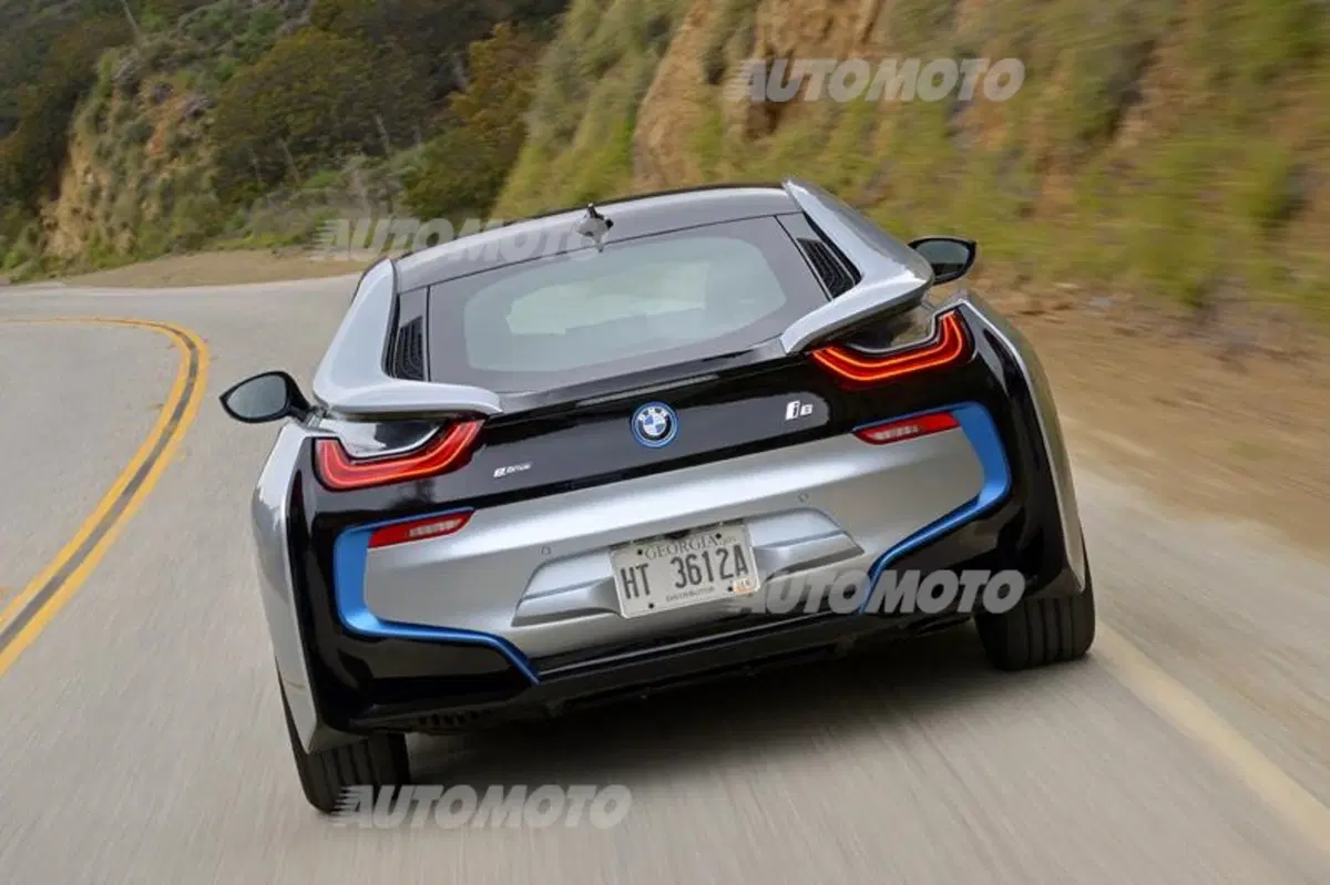 BMW, il 3 cilindri della i8 è Motore del'Anno 2015 (22)