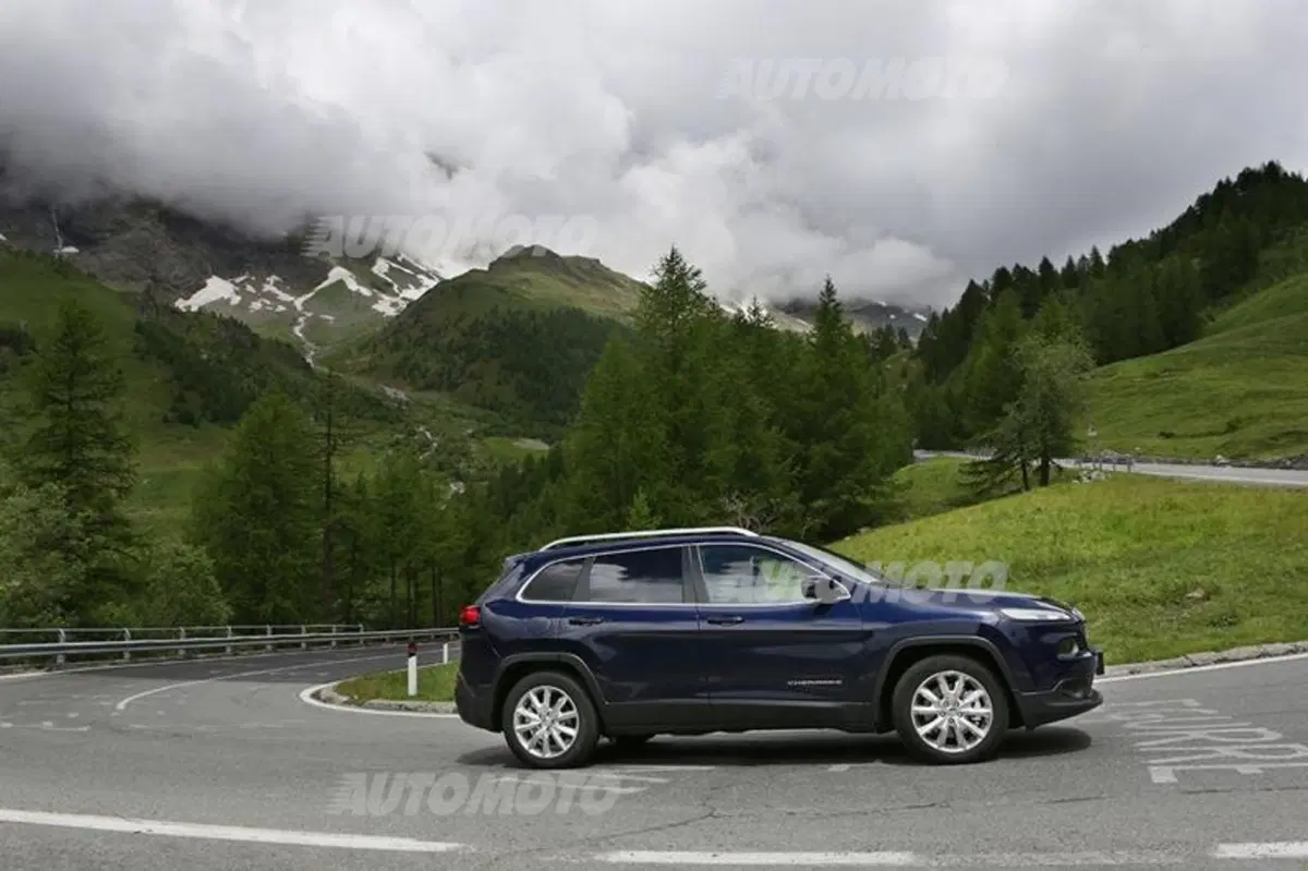 Jeep Cherokee 2.2 200 CV (18)