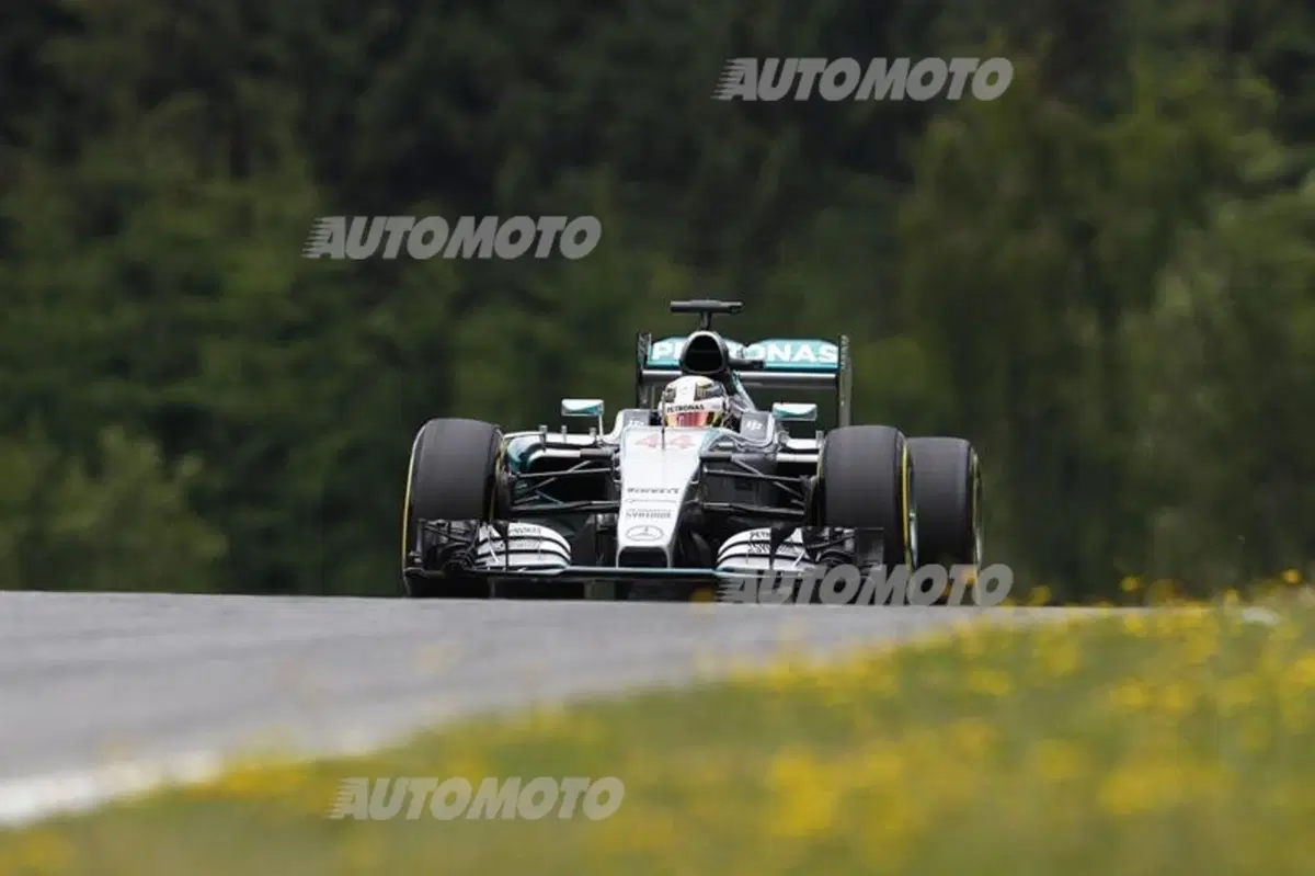 F1, Gp Austria 2015: pole per Hamilton. Vettel terzo