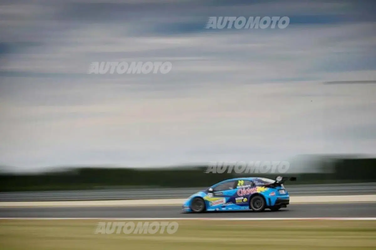 WTCC 2015, qualifiche Slovacchia: pole per Muller (3)