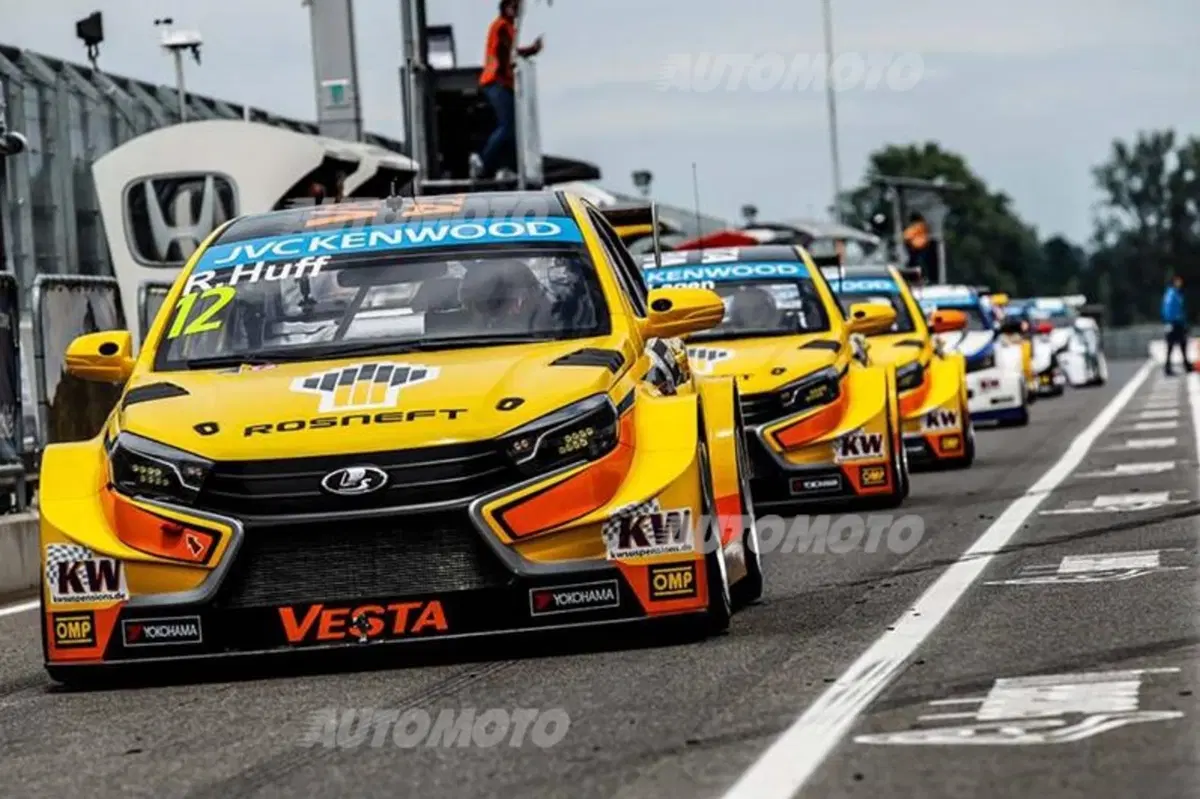 WTCC 2015, qualifiche Slovacchia: pole per Muller (17)