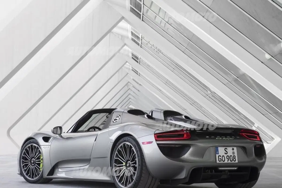 Porsche 918 Spyder, terminata la produzione (2)