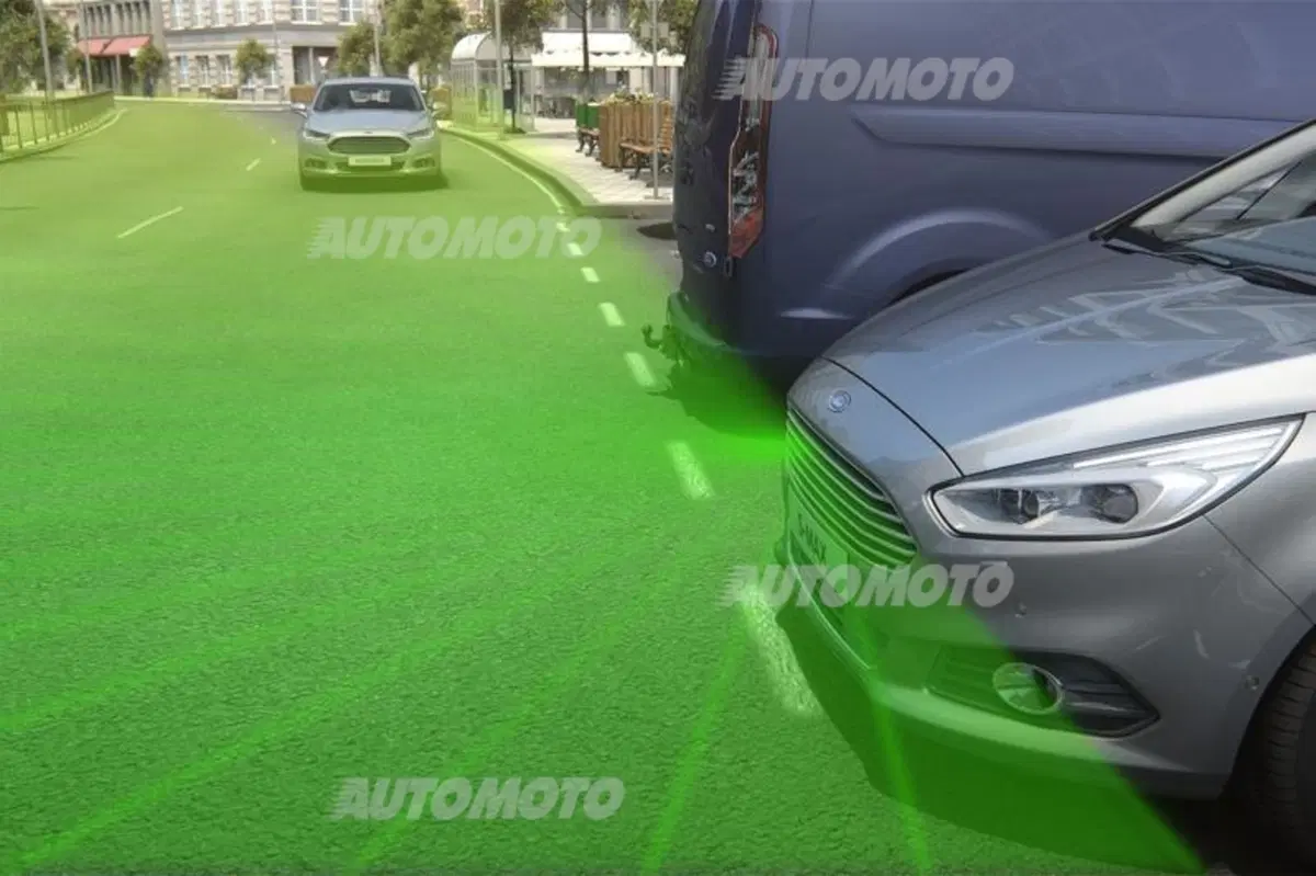 Ford Front Split View Camera, la telecamera che vede... dietro l'angolo [video] (2)