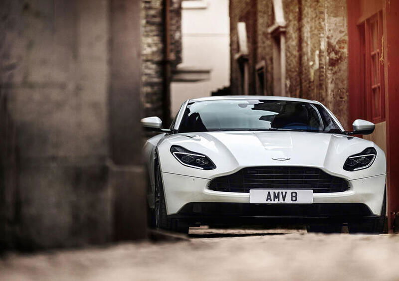 Aston Martin DB11, da oggi con V8 AMG