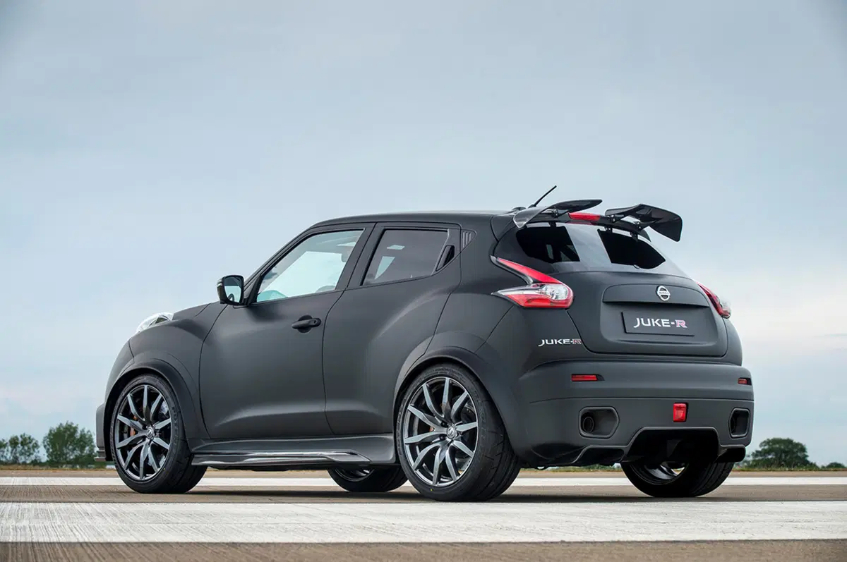 Nissan Juke-R: ecco la supercar travestita da crossover (2)