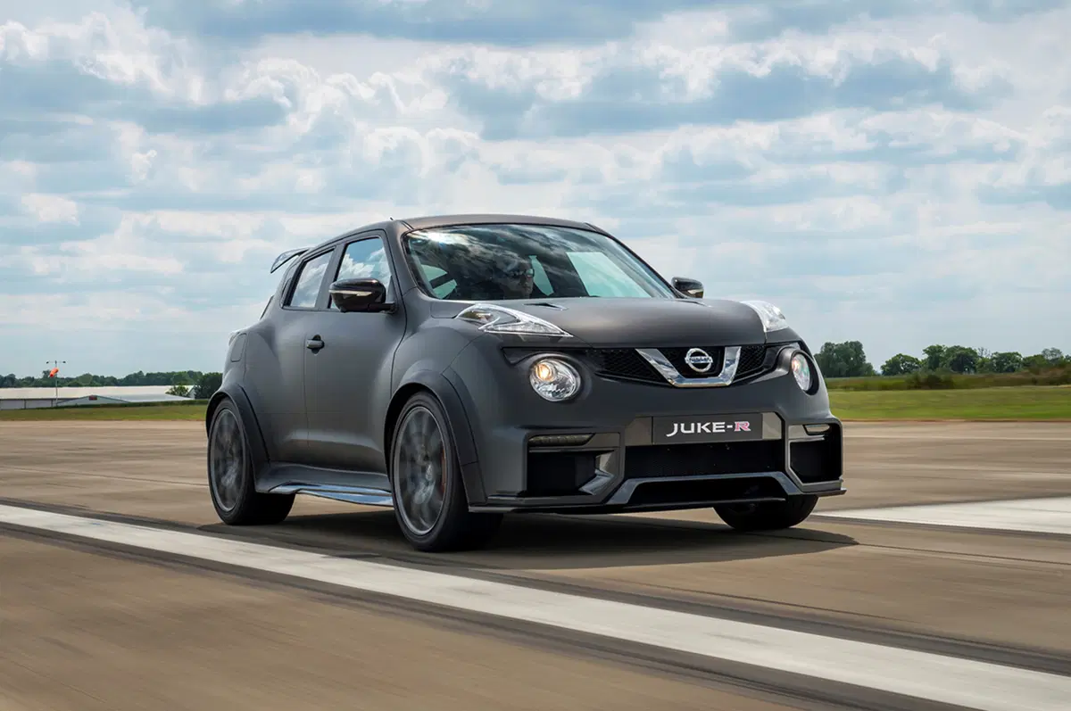 Nissan Juke-R: ecco la supercar travestita da crossover (4)