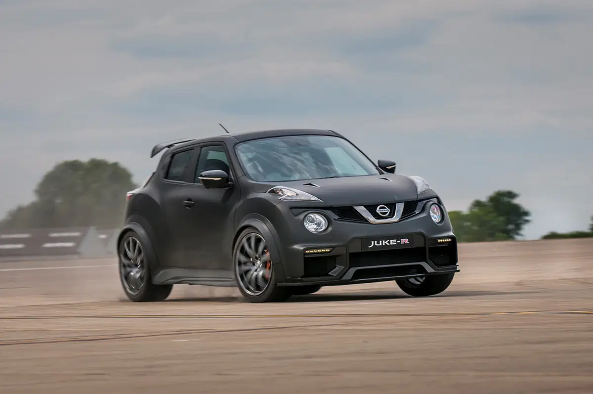 Nissan Juke-R: ecco la supercar travestita da crossover (6)
