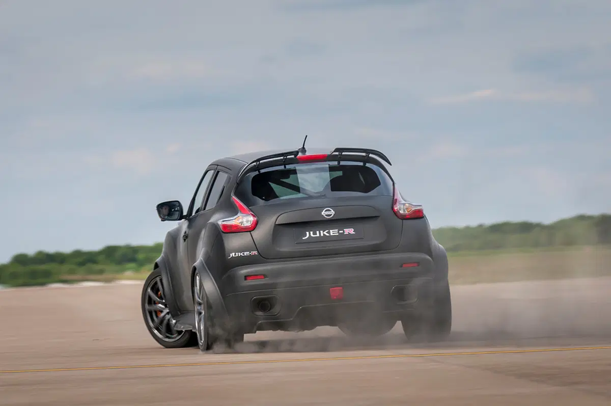 Nissan Juke-R: ecco la supercar travestita da crossover (7)