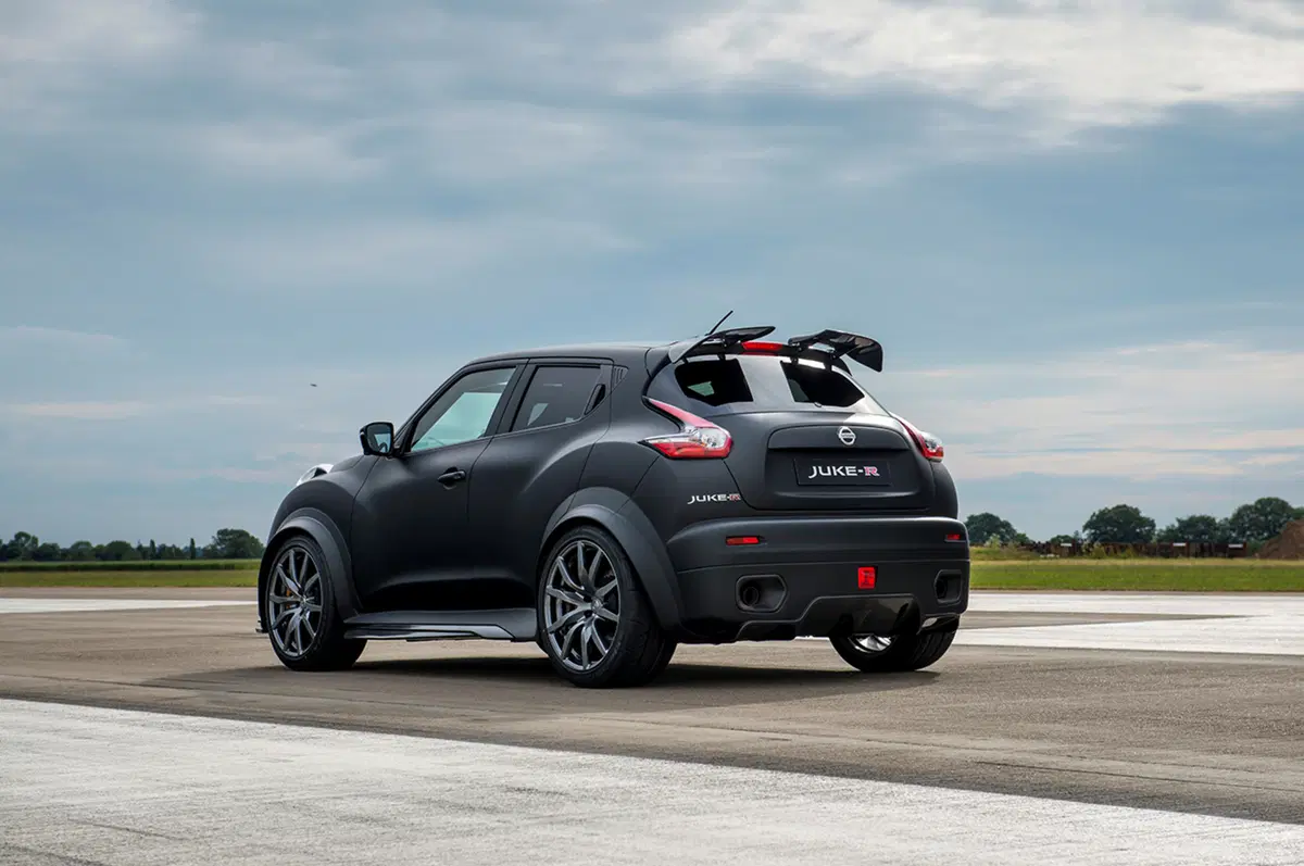 Nissan Juke-R: ecco la supercar travestita da crossover (8)