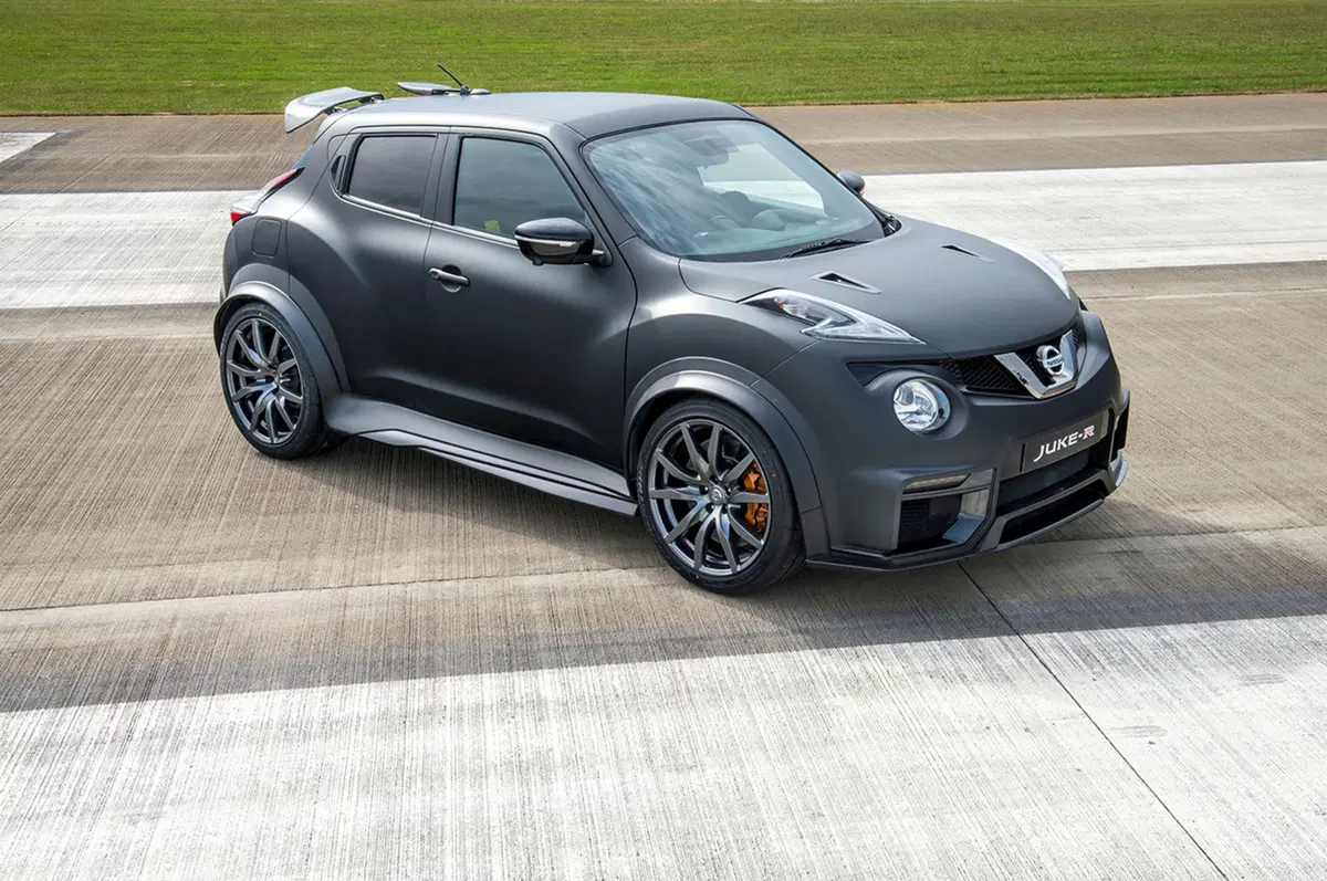 Nissan Juke-R: ecco la supercar travestita da crossover (9)