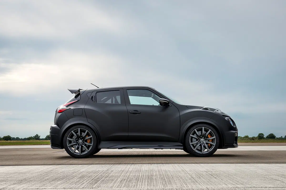 Nissan Juke-R: ecco la supercar travestita da crossover (11)